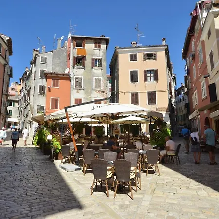 Grisia Apartment *